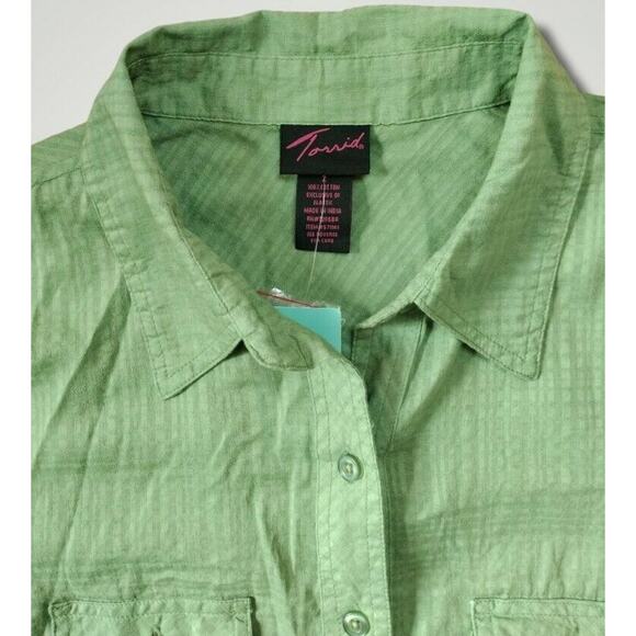 Torrid NWT Short Sleeve Roll Tab Button Up Top Size 2 Green - Picture 4 of 7